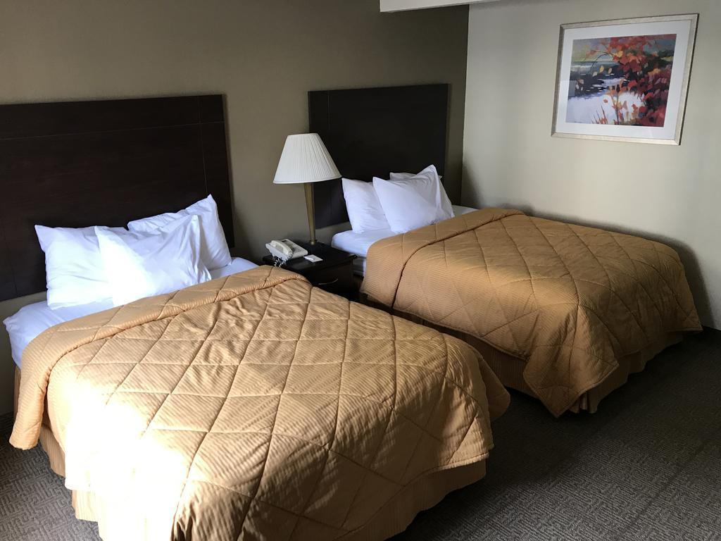 Clinton Inn & Suites Порт Клинтон Экстерьер фото